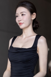 超级美腿高跟，抹胸裙美女--敏敏