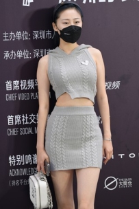 灰色短裙小仙女
