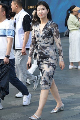 街拍长裙美女