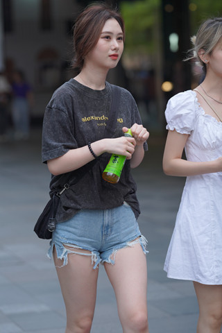 紧身 热牛小姐姐青春气息满满