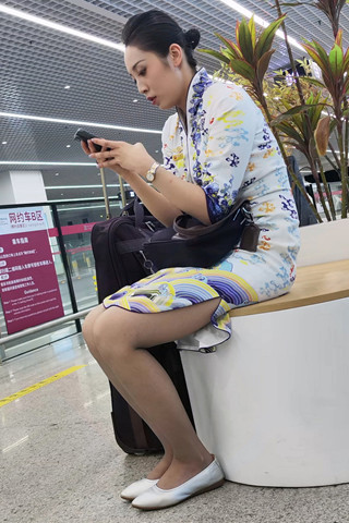手机4k视频偶遇海航空姐下班换高跟~