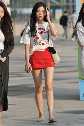 苗条小姐姐