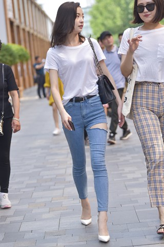 牛仔裤高跟美女