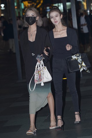 美女姐妹