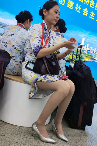 4K视频，候机楼偶遇海航旗袍空姐坐姿走路美绝了