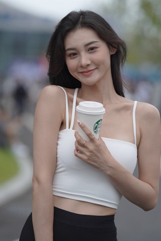 街拍黑色长裤长腿姐姐