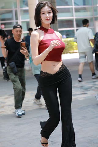 黑色长裤美女---程儿