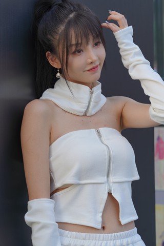 搭讪街拍白短裙甜美小姐姐
