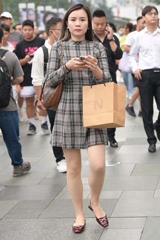 韵味丝腿美妇