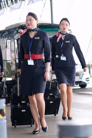 机场空姐落地