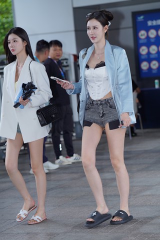 两位小姐姐