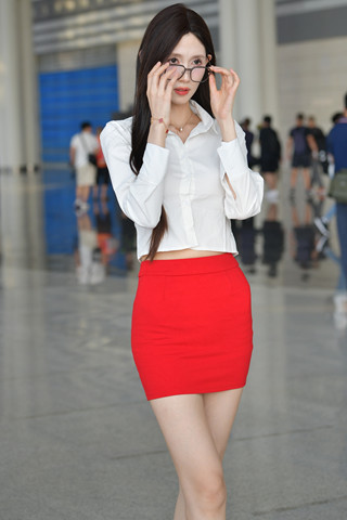 魅力红短裙，白衬衫女秘书~ 【图片➕视频】