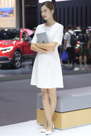 白裙礼仪小姐姐